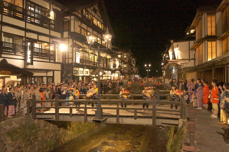 銀山温泉街花笠