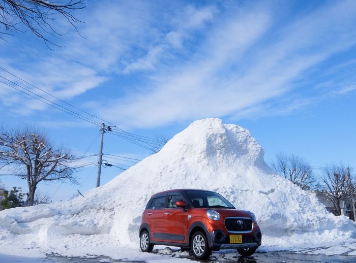 車の高さを越えた除雪雪