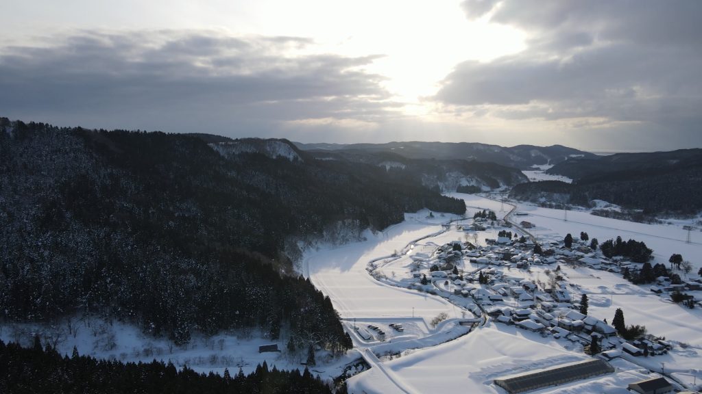 山形県酒田市八幡地域 日向地区・升田の上空よりドローン空撮。