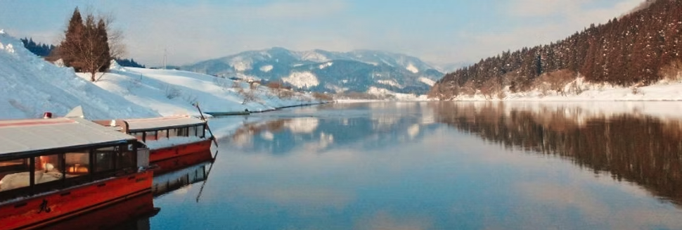 【戸沢村｜最上川舟下りの船頭・観光船でのガイド｜最上峡芭蕉ライン観光 株式会社】